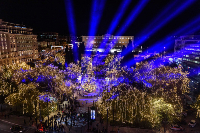 Φως και λάμψη Χριστουγέννων στην Αθήνα και τις γειτονιές της - Μπακογιάννης: «Σύγχρονη ευρωπαϊκή πρωτεύουσα» (εικόνες)