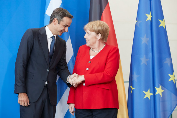 Γερμανικός Τύπος για την επίσκεψη Μητσοτάκη: «Ο Έλληνας πρωθυπουργός ζητά επενδύσεις και όχι χάρες»