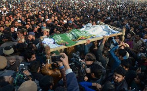 Δύο νεκροί σε διαδήλωση μετά τον βιασμό και την άγρια δολοφονία ενός 7χρονου κοριτσιού στο Πακιστάν