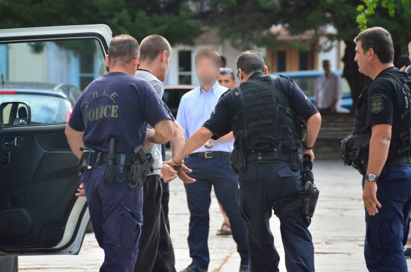 Συνελήφθησαν δέκα άτομα για κατοχή πιστολιών κρότου – λάμψης, φωτοβολίδων και άλλων ειδών οπλισμού