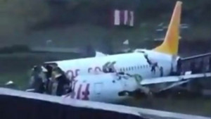 LIVE από το αεροδρόμιο στην Κωνσταντινούπολη: Το αεροπλάνο που κόπηκε στα τρία