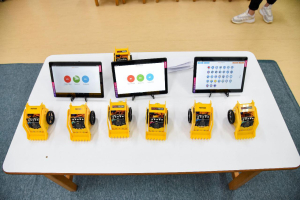 Ποια είναι τα οφέλη της εκπαιδευτικής ρομποτικής στα σχολεία και άλλες τέσσερις ερωτοαπαντήσεις