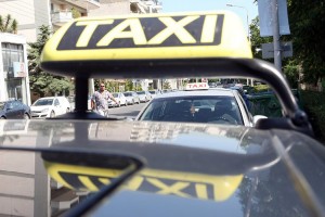 Αλλάγες στο κόμιστρο των ταξί για τη μετάβαση από και προς το αεροδρόμιο «Μακεδονία»