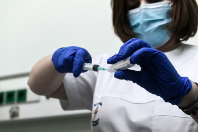 Πώς λειτουργεί το εμβόλιο της Novavax που έρχεται στην Ελλάδα και ποια η διαφορά με τα άλλα εμβόλια