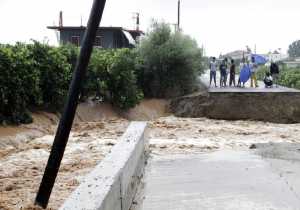 Κλειστός ο δρόμος προς Καρπενήσι λόγω βροχόπτωσης - Κινδύνεψαν άνθρωποι