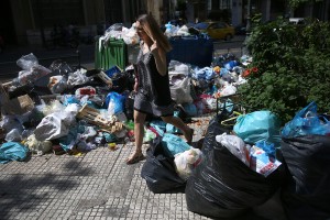Απορριμματοφόρα βγαίνουν στους δρόμους της Θεσσαλονίκης! Εκτονώνεται η ένταση Μπουτάρη-συμβασιούχων