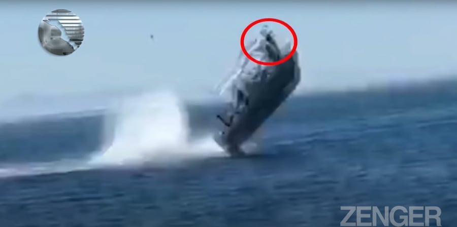 Απίστευτο βίντεο: Τουρίστες εκτοξεύτηκαν στον αέρα όταν το σκάφος τους χτύπησε μια φάλαινα
