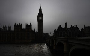 Βρετανία: Η αστυνομία ερευνά κι άλλο ύποπτο πακέτο στο κοινοβούλιο