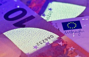 Φθηνότερες θα είναι πλέον οι διασυνοριακές πληρωμές σε ευρώ σε ολόκληρη την ΕΕ