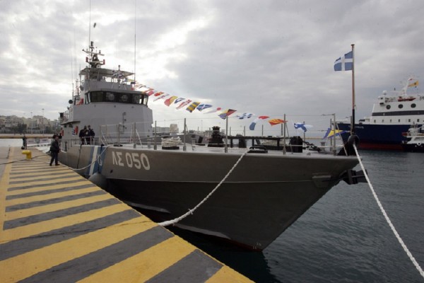 Προσάραξη παροπλισμένου πλοίου στην Κυνοσούρα Σαλαμίνας