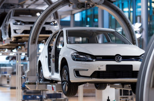 Volkswagen: Στον «πάγο» για άλλη μία φορά η κατασκευή του εργοστασίου στην Τουρκία