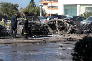 Εκρηξη σε πάρκινγκ στη Γλυφάδα: Εξετάζεται το ενδεχόμενο εγκληματικής ενέργειας - Βρέθηκαν ίχνη δυναμίτη (φωτο)