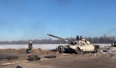 Η στιγμή της αναχώρησης των ρωσικών δυνάμεων από τα σύνορα με Ουκρανία (βίντεο)