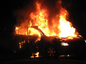 Έκαψαν αυτοκίνητα σε Ασπρόπυργο και Μενίδι τα ξημερώματα