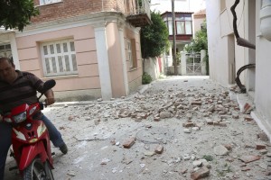 Μέχρι 31/12 οι αιτήσεις για στεγαστική συνδρομή για τις ζημιές από σεισμούς του 2013 - 2014