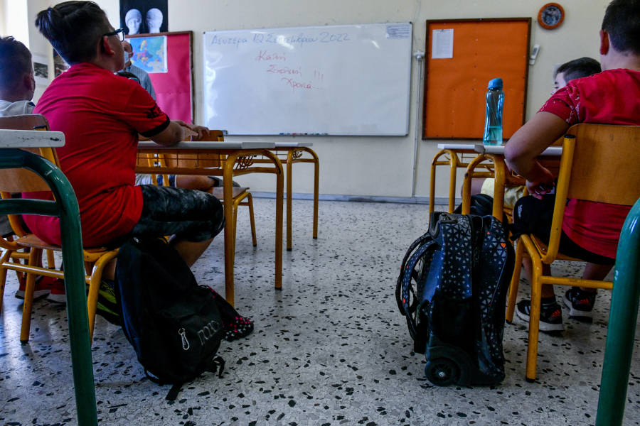 Σοκ σε σχολείο στην Ηλιούπολη: 14χρονα χτύπησαν και λήστεψαν συμμαθητή τους