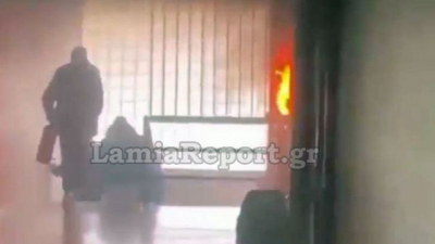 Αταλάντη: Έβαλαν φωτιά με... αντισηπτικό στο διάδρομο του σχολείου (βίντεο)