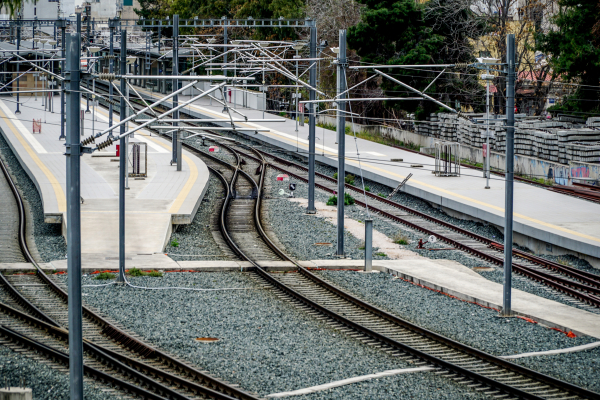 Ξανά στις ράγες την Τετάρτη τρένα και προαστιακός: Ποια δρομολόγια δεν θα γίνουν, τα δύο νέα μέτρα ασφαλείας
