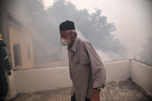 Ολονύχτια μάχη με τις φλόγες στην Εύβοια: Ενισχύονται οι άνεμοι - Δύσκολη η προσπάθεια των πυροσβεστών