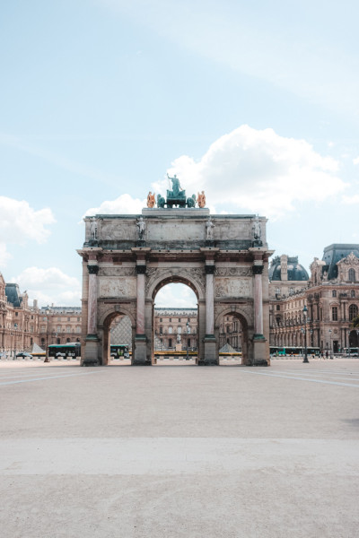 Γαλλία: Εκκενώθηκε η περιοχή της Αψίδας του Θριάμβου στο Παρίσι έπειτα από προειδοποίηση για βόμβα