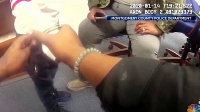 Αστυνομικοί στις ΗΠΑ πέρασαν χειροπέδες σε 5χρονο - «Σε χτυπάει η μαμά σου; Θα σε χτυπήσει σήμερα» (βίντεο)