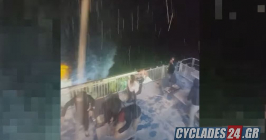 Έπαιξαν χιονοπόλεμο στο κατάστρωμα του πλοίου... μεσοπέλαγα (βίντεο)