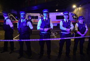 Λονδίνο: Φορτηγάκι έπεσε πάνω σε πεζούς κοντά σε τέμενος - Ένας νεκρός