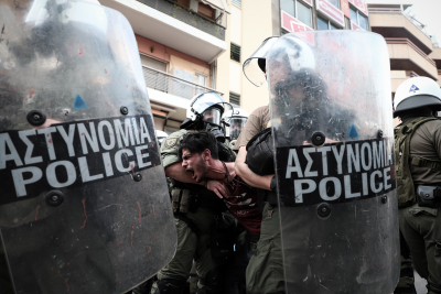 Διεθνής Αμνηστία: Κατάχρηση εξουσίας από τις ελληνικές Αρχές εν μέσω πανδημίας