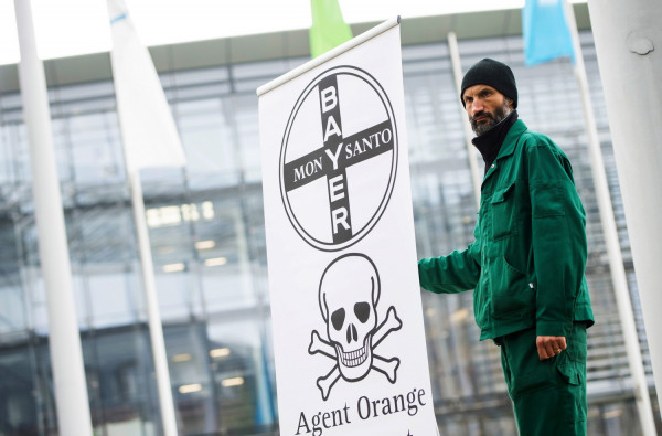 Δεν έχει τέλος το σκάνδαλο με την Monsanto: Εταιρία φακέλωνε για λογαριασμό της εκατοντάδες πρόσωπα