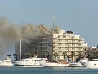 Φωτιά σε ξενοδοχείο της Χίου, άμεση επέμβαση της Πυροσβεστικής (βίντεο)