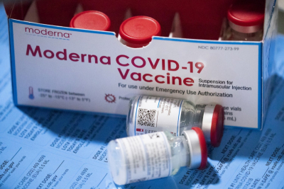 Moderna: Υπέβαλλε αίτημα στον EMA για την χρήση του εμβολίου από εφήβους