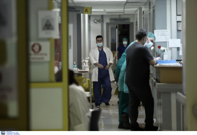 Αποκλειστικό Dnews: Εικόνες πολέμου στα νοσοκομεία, γεμάτα ράντζα οι διάδρομοι (βίντεο)
