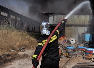 Πυρκαγιά σε αποθήκη κοντά στην πόλη Παβία - Εκατό άτομα απομακρύνθηκαν από τα σπίτια τους