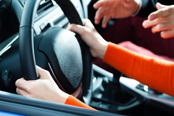 Δίπλωμα οδήγησης: Από διαφορετικές πόλεις εξεταστής και εξεταζόμενος– Αλλάζουν οι εξετάσεις