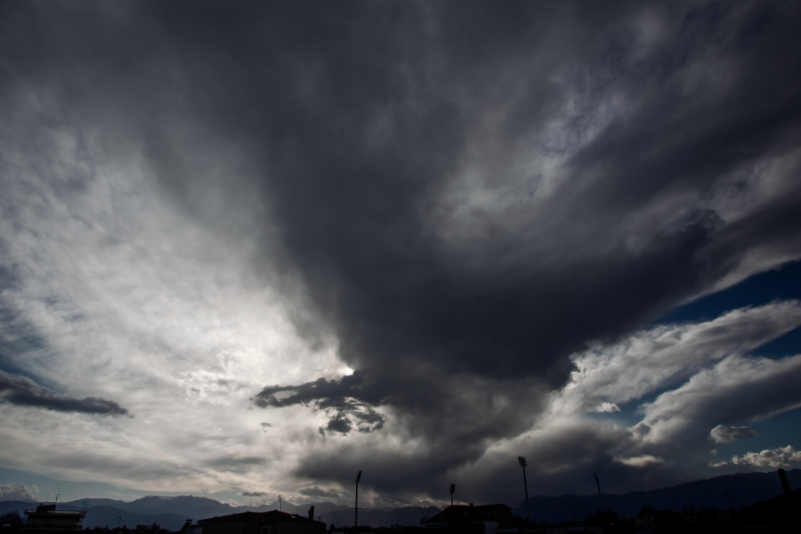 Καιρός-Meteo: Συννεφιές και ισχυροί βοριάδες στο Αιγαίο, την Πέμπτη - Σταθερή η θερμοκρασία