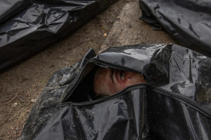 Πτώματα ανακαλύφθηκαν σε αγωγό κοντά στο Κίεβο - Μάνα αναγνώρισε τον γιο της από τα παπούτσια
