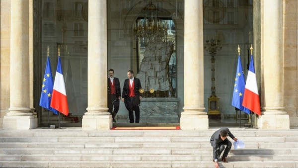 Το Παρίσι καλεί Μαδρίτη- Ρώμη να μετάσχουν στις εργασίες για τη μεταρρύθμιση της ευρωζώνης