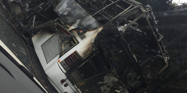 Κέρκυρα: Λεωφορείο κάηκε ολοσχερώς! (pic)
