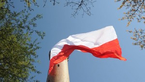 Η Κομισιόν απειλεί να παραπέμψει την Πολωνία στο Δικαστήριο της ΕΕ