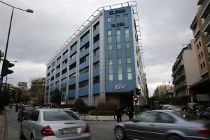 Επίθεση αγνώστων στα παλιά γραφεία του ΔΟΛ - «Τα Νέα» απαντούν στην επίθεση