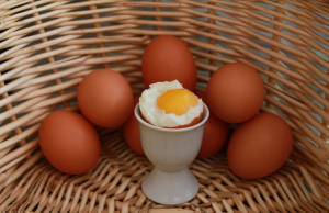 Τα 6 μυστικά για να βράσεις σωστά τα αυγά: Έτσι θα τα καθαρίσεις χωρίς να πετάξεις... το μισό ασπράδι