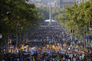 Ξεκίνησε η μεγάλη διαδήλωση κατά της τρομοκρατίας στη Βαρκελώνη