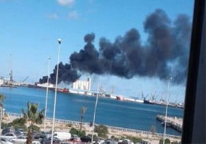 Λιβύη: Ο στρατός του Χαφτάρ βομβάρδισε τούρκικο πλοίο στο λιμάνι της Τρίπολης