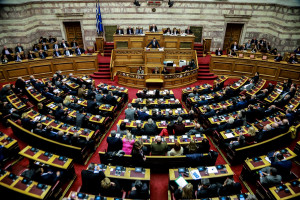 Βουλή: Υπερψηφίστηκε επί της αρχής το διυπουργικό νομοσχέδιο