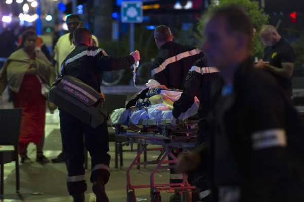 Νέο μακελειό από τρομοκρατική επίθεση στη Γαλλία με 80 νεκρούς