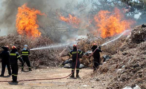 Εκκενώθηκε χωριό στην Εύβοια λόγω πυρκαγιάς