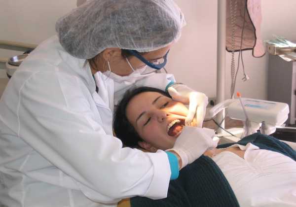 Υγεία: Τι πρέπει να γνωρίζετε για την τοποθέτηση οδοντικών εμφυτευμάτων
