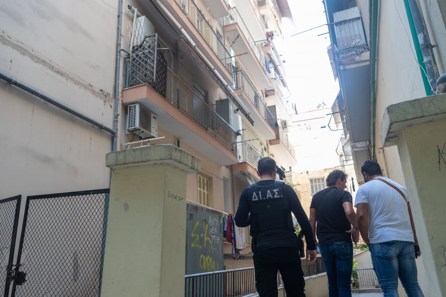 Γυναικοκτονία στη Θεσσαλονίκη: Συνελήφθη ο δράστης, βίντεο από τη στιγμή της σύλληψης