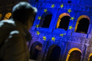 «Συγγνώμη» Έτιγκερ για τις δηλώσεις περί ψηφοφορίας στην Ιταλία