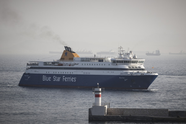 Blue Star 2: Δεν μπόρεσε να δέσει στο λιμάνι της Ρόδου